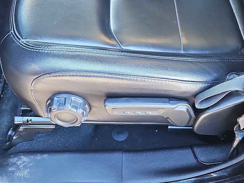 Used 2022 Jeep Wrangler Unlimited Sahara image 21