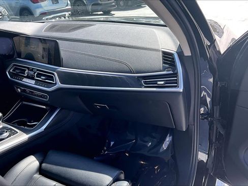 Used 2022 BMW X7 xDrive40i w/ Premium Package image 19