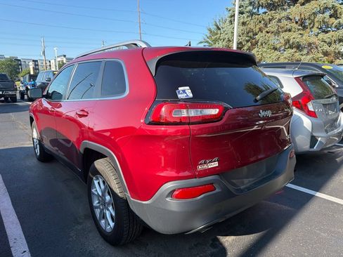 Used 2016 Jeep Cherokee Latitude w/ Comfort/Convenience Group AWD/4WD image 2