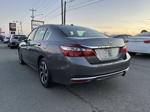 Used 2017 Honda Accord EX-L image 4