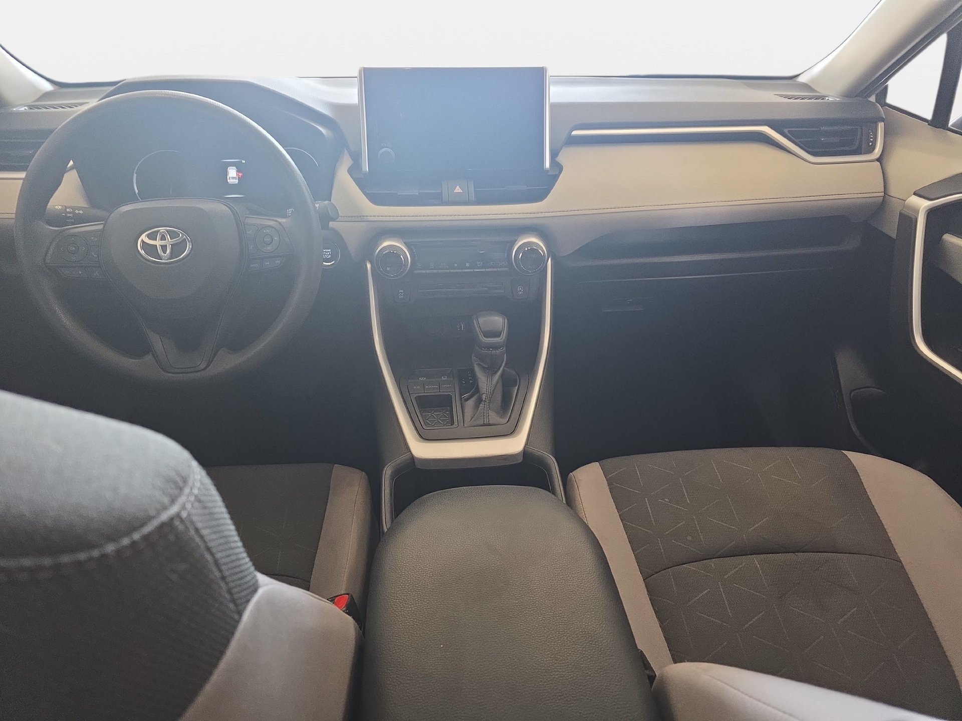 Used 2023 Toyota RAV4 XLE w/ Convenience Package FWD image 9