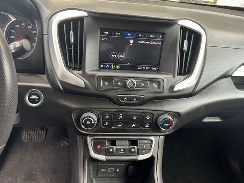Used 2024 GMC Terrain SLE FWD image 18