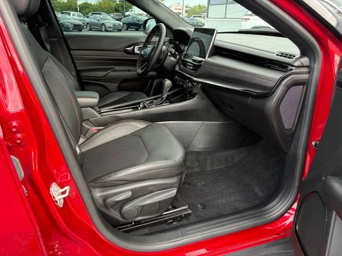 Used 2024 Jeep Compass Trailhawk w/ Trailhawk Convenience Group AWD/4WD image 8