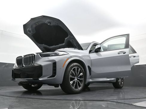 Used 2024 BMW X5 xDrive40i w/ M Sport Package AWD/4WD image 39