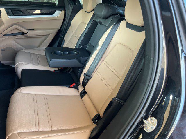 Used 2024 Porsche Cayenne Coupe AWD/4WD image 38