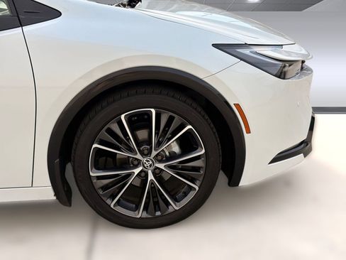 Used 2024 Toyota Prius XLE image 11