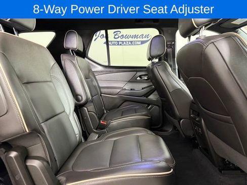 Used 2023 Chevrolet Traverse Premier image 21