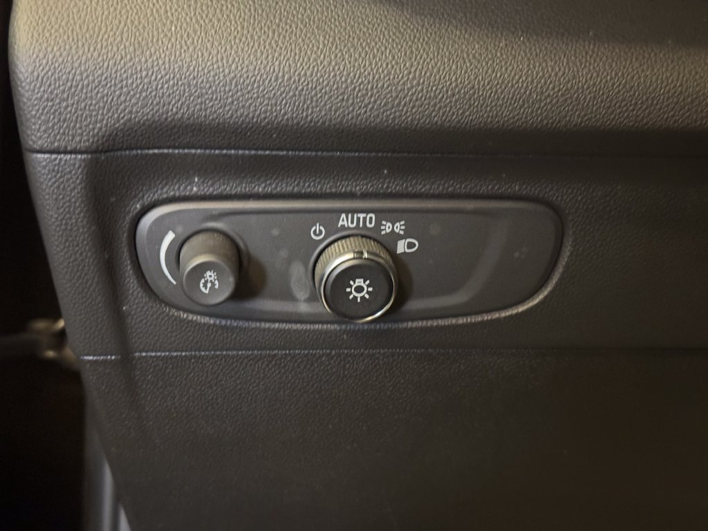 Used 2021 Buick Envision Preferred AWD/4WD image 18