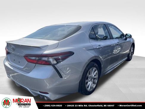 Used 2024 Toyota Camry SE FWD image 3