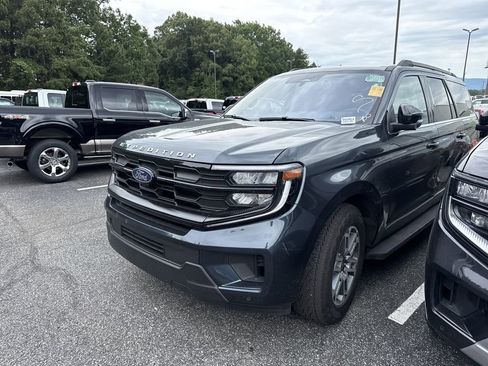 Used 2025 Ford Expedition Active AWD/4WD image 9