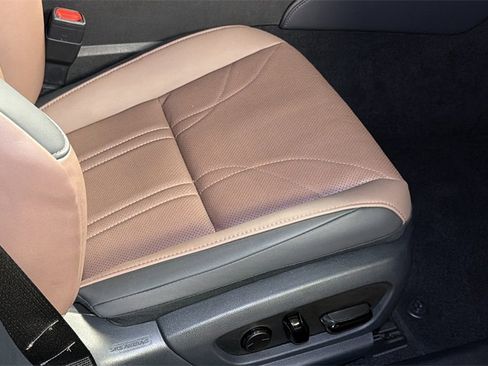 Used 2024 Lexus ES 350 Luxury w/ Technology Package image 11