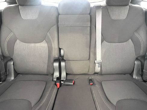 Used 2017 Jeep Cherokee Latitude w/ Cold Weather Group image 24