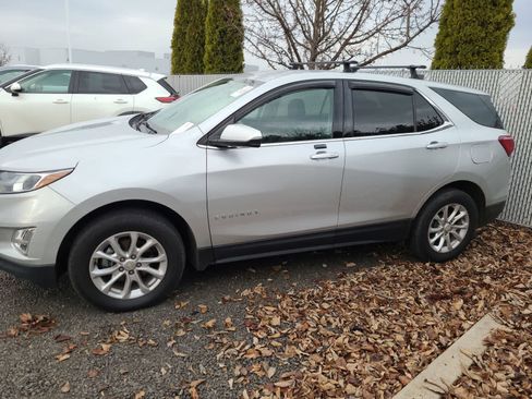 Used 2018 Chevrolet Equinox LT image 2