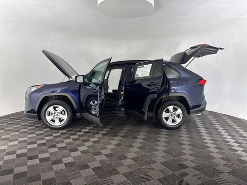 Used 2021 Toyota RAV4 XLE image 9
