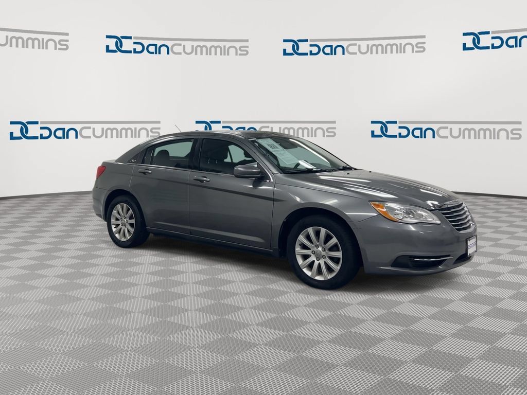Used 2013 Chrysler 200 Touring FWD image 2