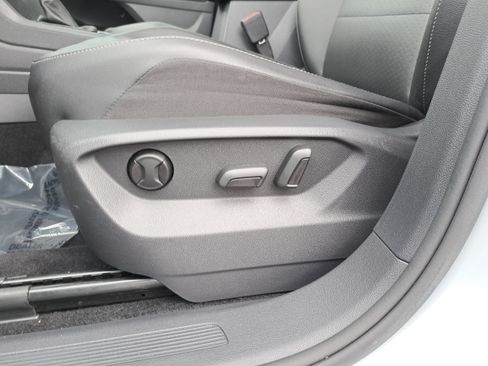 Used 2018 Volkswagen Tiguan SE FWD image 26