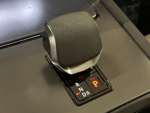 Used 2024 Land Rover Discovery Sport S image 24