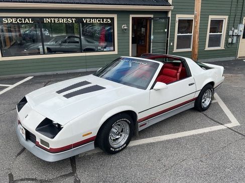 Used 1987 Chevrolet Camaro Z28 RWD image 2