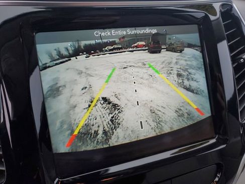 Certified 2019 Jeep Cherokee Limited w/ Luxury Group image 23