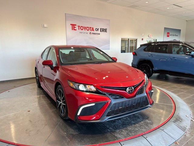 Used 2023 Toyota Camry SE FWD image 1