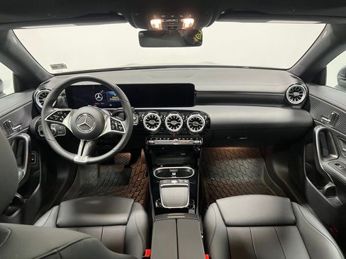 Used 2025 Mercedes-Benz CLA 250 4MATIC image 30