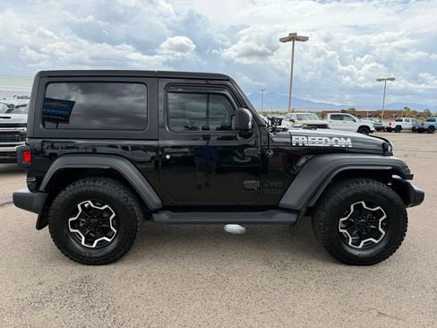 Used 2022 Jeep Wrangler Sport AWD/4WD image 5