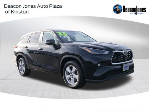 Used 2023 Toyota Highlander FWD image 1