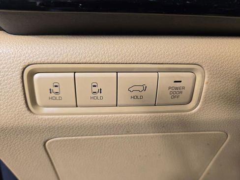 Used 2024 Kia Carnival EX FWD image 27