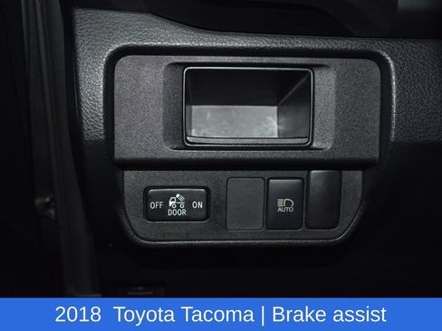 Used 2018 Toyota Tacoma SR5 AWD/4WD image 10