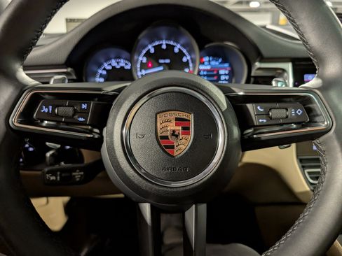 Certified 2025 Porsche Macan image 25