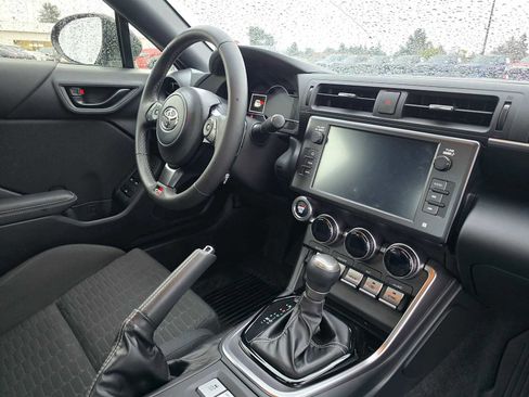 Used 2023 Toyota GR86 image 12
