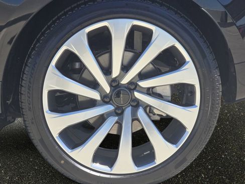 New 2026 Land Rover Range Rover Long Wheelbase SE AWD/4WD image 36