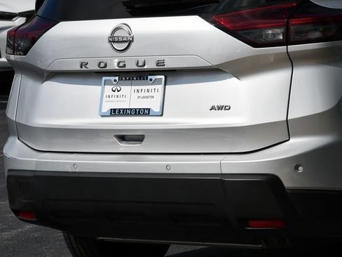 Used 2025 Nissan Rogue SV AWD/4WD image 27