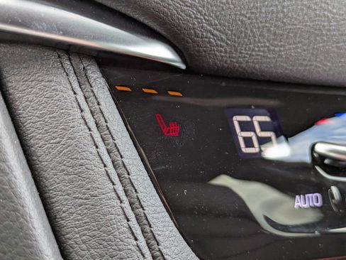 Certified 2025 Cadillac XT5 Luxury image 26