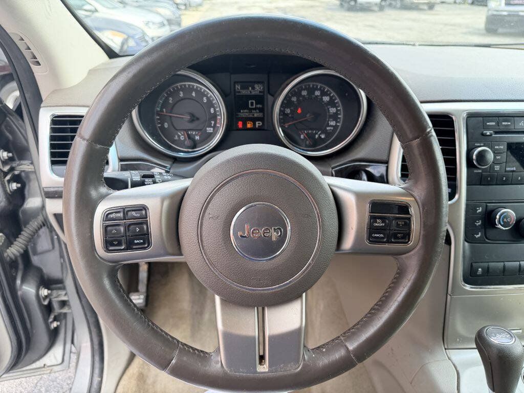 Used 2012 Jeep Grand Cherokee Laredo w/ Laredo E Group AWD/4WD image 11