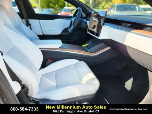 Used 2022 Tesla Model S image 11