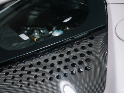 Used 2022 Ferrari SF90 Spider image 11