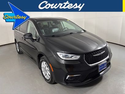 Used 2023 Chrysler Pacifica Touring-L