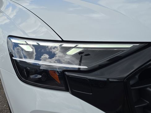 New 2026 Audi Q8 Premium image 6