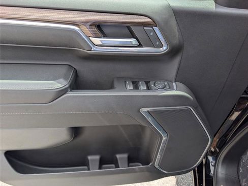 Used 2023 Chevrolet Silverado 1500 LT AWD/4WD image 18