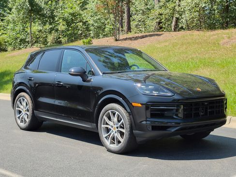 Certified 2024 Porsche Cayenne AWD/4WD image 26
