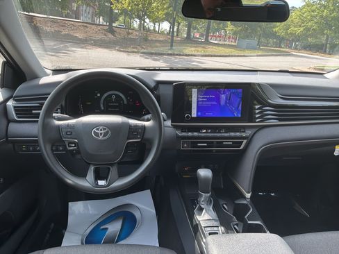 Used 2025 Toyota Camry LE FWD image 28