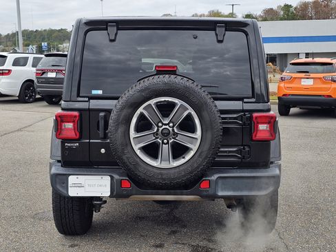 Used 2020 Jeep Wrangler Unlimited Sahara image 9