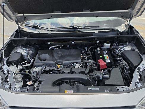 Used 2021 Toyota RAV4 XLE FWD image 32