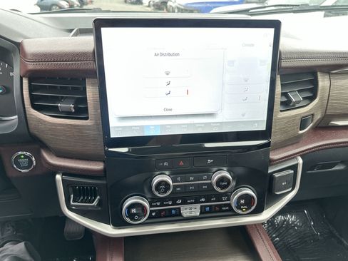 Used 2024 Ford Expedition Limited AWD/4WD image 29