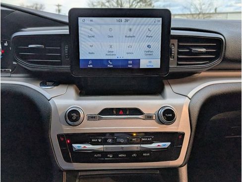 Used 2023 Ford Explorer XLT image 23