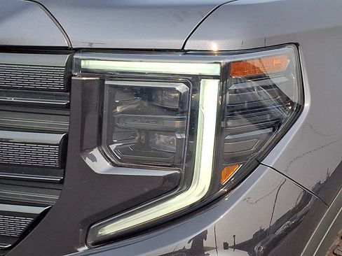 Used 2022 GMC Sierra 1500 Elevation AWD/4WD image 9