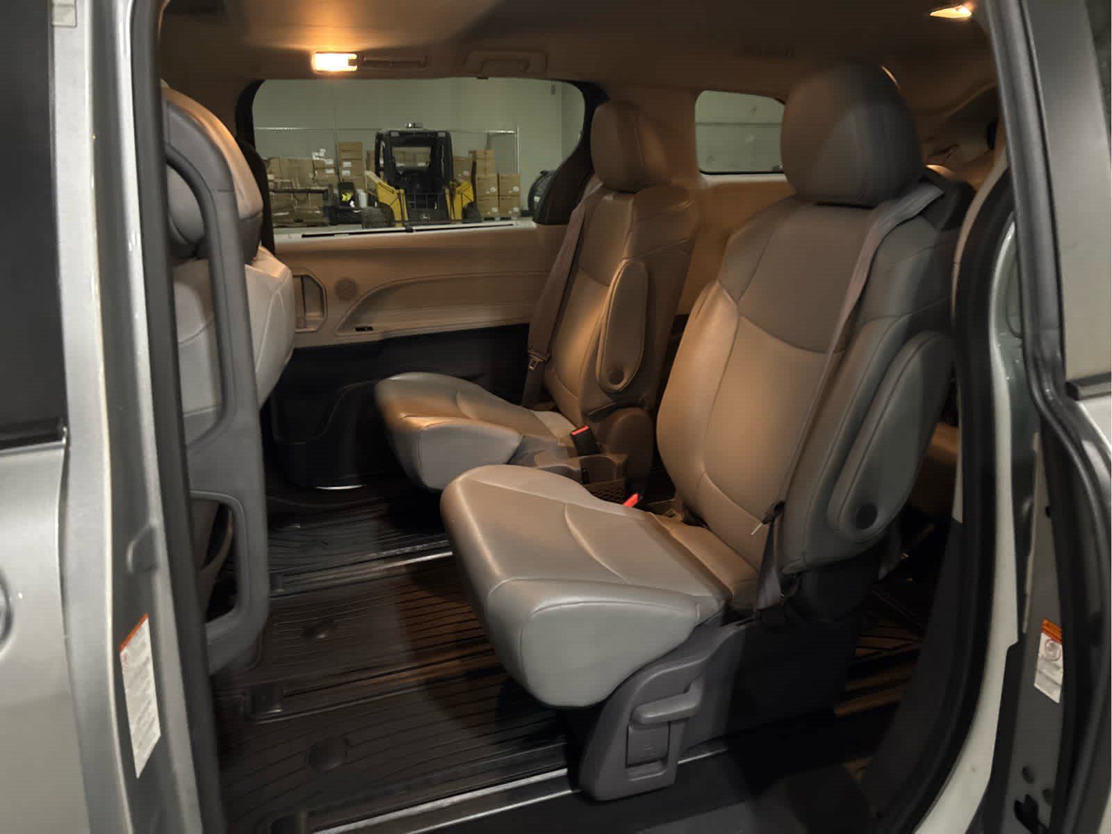 Used 2021 Toyota Sienna XLE AWD/4WD image 8