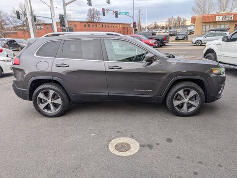 Used 2019 Jeep Cherokee Limited w/ Trailer Tow Group AWD/4WD image 8