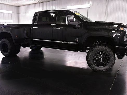 New 2026 Chevrolet Silverado 3500 High Country w/ High Country Premium Package image 8